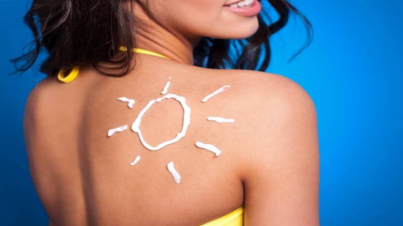 ज्यांच्या त्वचेचा रंग गडद आहे त्यांना सनस्क्रीन लावण्याची गरज नाही असाही हा गैरसमज पसरला आहे. शरीरातील मेलॅनिनच्या अतिरिक्ततेमुळे त्वचेचा रंग गडद होऊ शकतो, परंतु अतिनील प्रकाशामुळे होणारे नुकसान प्रत्येक त्वचेला सहन करावे लागते.