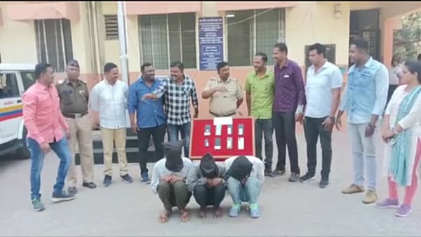 CRIME STRORY : एसटी स्टॅंडशेजारी लॉजवर राहायचे, चोऱ्या करायचे, त्यांच्याकडे अशा गोष्टी सापडल्या की पोलिसांना घाम फुटला