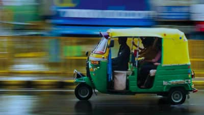 रिक्षाची बनवली लक्झरी कार! VIDEO