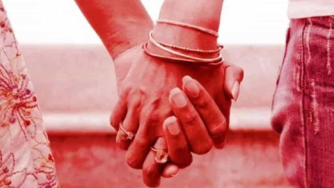 पीएम आवास योजनेचा पहिला हप्ता मिळाला, चार महिला पतीला सोडून गेल्याची तक्रार; काय आहे प्रकरण?