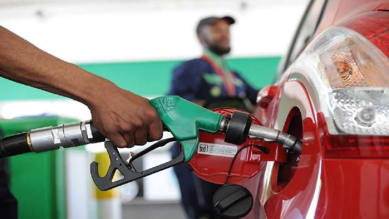 Today Petrol Price : क्रूड ऑईलची घसरण, अनुदानही लाटले, मग पेट्रोल-डिझेल का नाही होत स्वस्त?