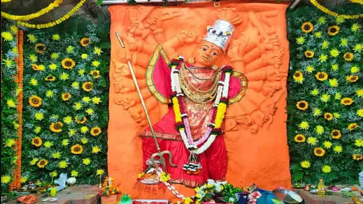 सप्तश्रृंगी गडावर जाताय? मग हा व्हिडीओ बघूनच देवीच्या दर्शनाला जा सप्तश्रृंगी गडावर जाताय? मग हा व्हिडीओ बघूनच देवीच्या दर्शनाला जा