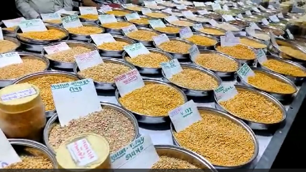 Apmc Market : या सणानंतर डाळी कडधान्यांचे दर उतरण्याची शक्यता, तो पर्यंत डाळींचा भाव शंभरीपार राहणार