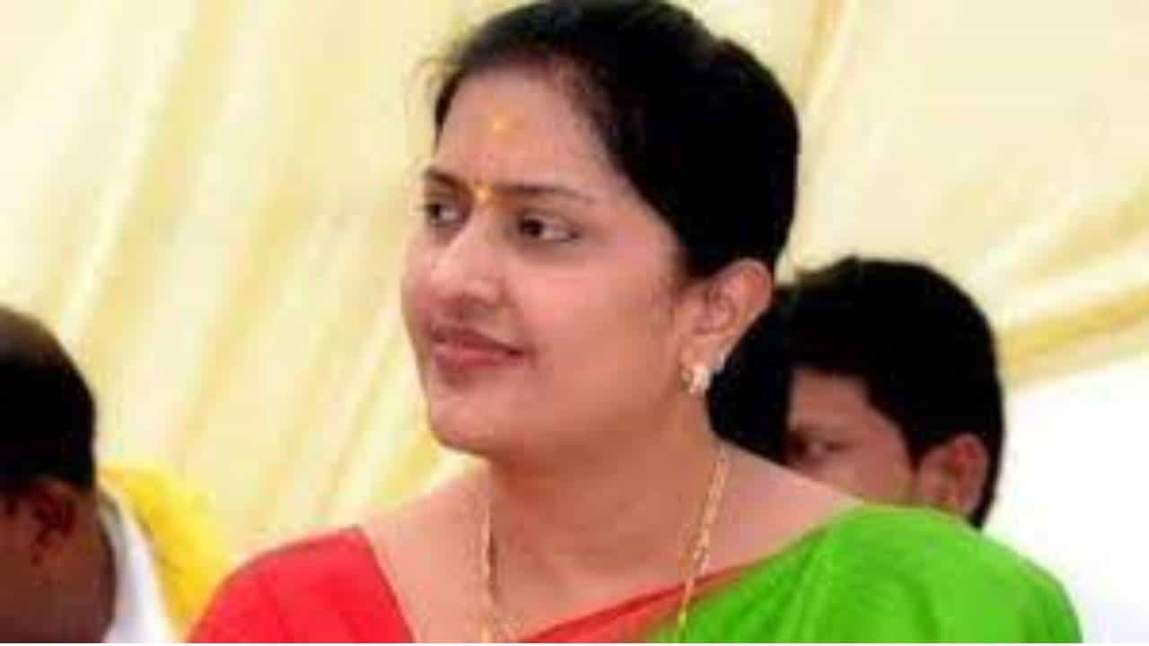 प्रज्ञा सातव यांच्यावर पाठलाग करून हल्ला, हल्लेखोराला अटक, हल्ल्यानंतर सातव म्हणाल्या, मला घाबरवून घरी...