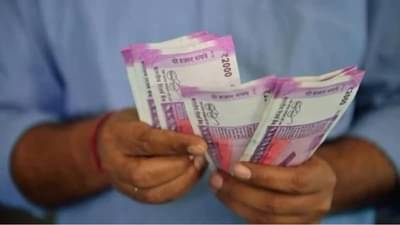 Astro Tips: पगार होताच करा हे तीन काम, माता मक्ष्मीच्या कृपेने कायम राहील बरकत