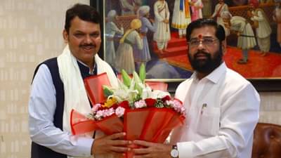 उपमुख्यमंत्र्यांकडून मुख्यमंत्र्यांना वाढदिवसाच्या शुभेच्छा!, सदिच्छा भेटीसाठी फडणवीस शिंदेंच्या घरी