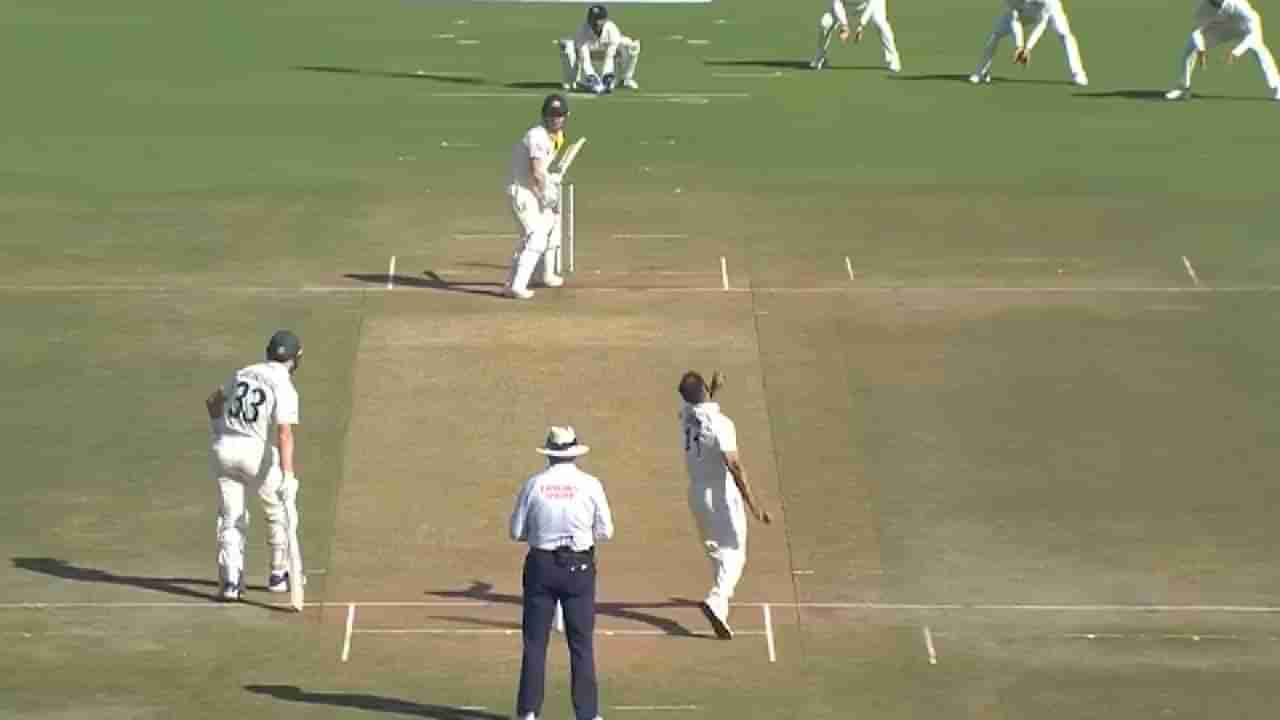Ind vs Aus 1st Test : Mohammed Shami चा घातक चेंडू, वॉर्नरची दांडी गुल, अरे बापरे किती लांब उडाला स्टम्प VIDEO