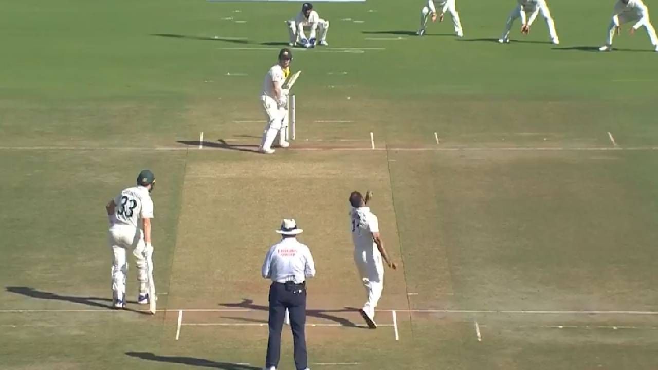 Ind vs Aus 1st Test : Mohammed Shami चा घातक चेंडू, वॉर्नरची दांडी गुल, अरे बापरे किती लांब उडाला स्टम्प VIDEO