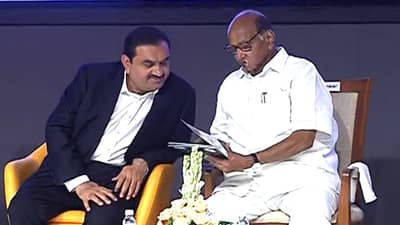 अदानींवर विरोधकांची आगपाखड, पण पवार कुटुंबातील या तरूण नेत्याचं समर्थन?