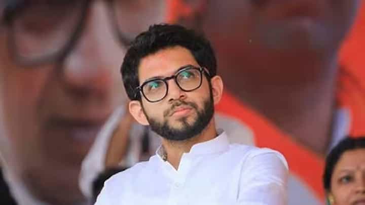 आदित्य ठाकरे यांच्या ब्रँडिगवर कोट्यवधी रूपये खर्च कुणी केला? शिवसेना नेत्याचा रोखठोक सवाल आदित्य ठाकरे यांच्या ब्रँडिगवर कोट्यवधी रूपये खर्च कुणी केला? शिवसेना नेत्याचा रोखठोक सवाल