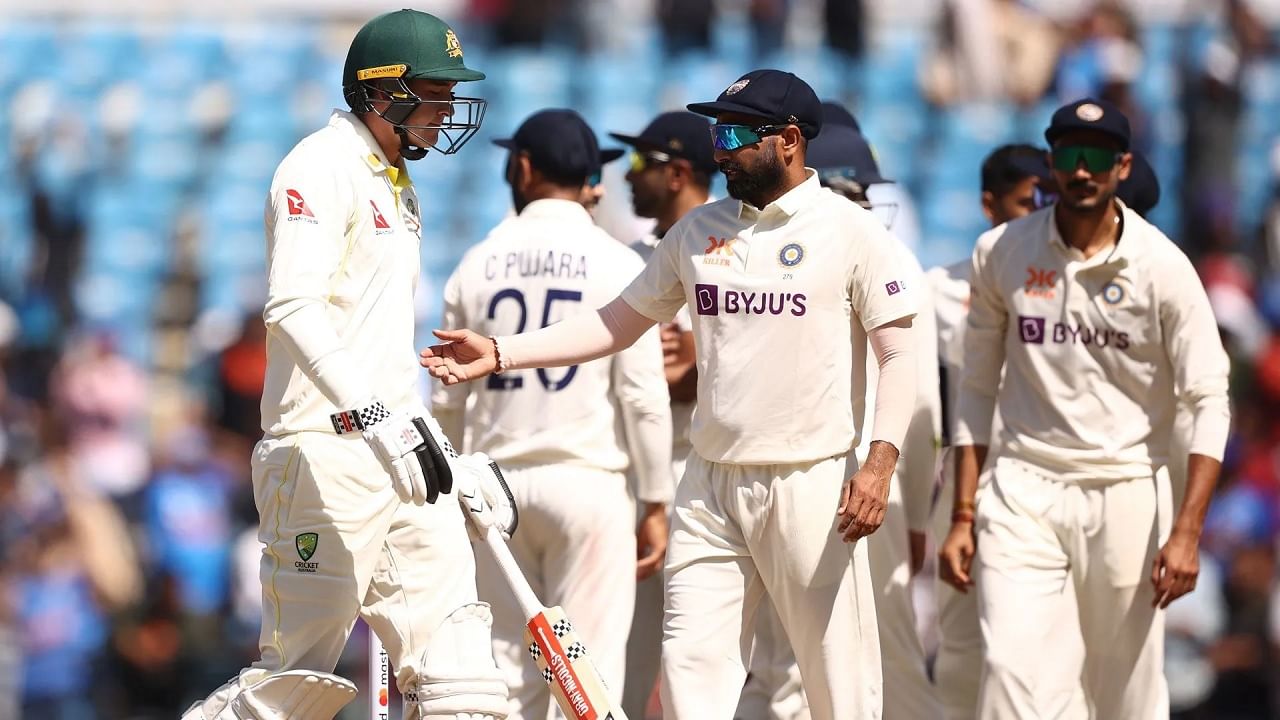 IND vs Aus 1st Test: कसोटीच्या दुसऱ्याच दिवशी ऑस्ट्रेलियाला मोठा फटका, हा खेळाडू मैदानातून थेट रुग्णालयात