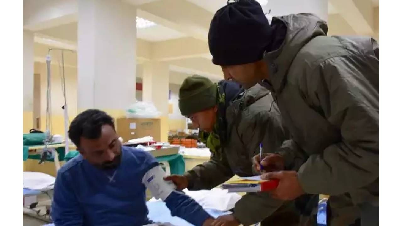 भारताच्या वतीने NDRF आणि लष्कराची पथके तुर्कस्तानच्या गझियांटेप प्रांतात पाठवण्यात आली होती. भारताचे परराष्ट्र मंत्री एस. जयशंकर यांनीही काही छायाचित्रे ट्विट केली आहेत. गुरुवारी भारतीय हवाई दलाने बचाव कार्य व्यतिरिक्त जीवनावश्यक वस्तू आणि वैद्यकीय उपकरणे तुर्कस्तानला पाठवली आहेत. सहाव्या विमानात रेस्क्यू टीम व्यतिरिक्त श्वान पथक आणि आवश्यक औषधे पाठविण्यात आली आहेत.