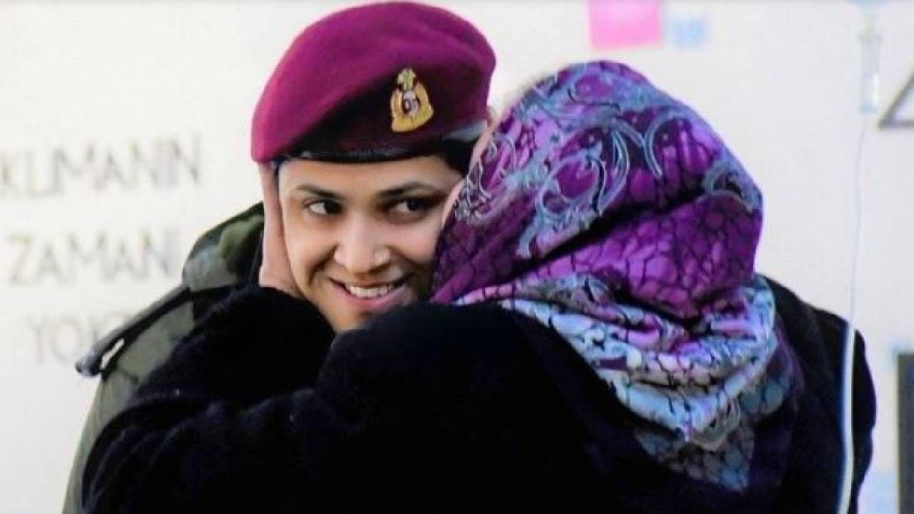 तुर्कीतील भूकंप बचाव पथकात भारतीय महिला अधिकारी; पीडितांना मदत करणाऱ्या कोण आहेत बीना तिवारी? तुर्कीतील भूकंप बचाव पथकात भारतीय महिला अधिकारी; पीडितांना मदत करणाऱ्या कोण आहेत बीना तिवारी?