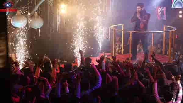 Bigg Boss 16 Finale : तू मराठा माणसासारखा खेळलास, खुद्द बिग बॉसकडून शिव ठाकरे याचं कौतुक