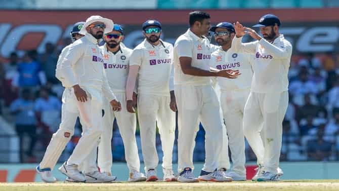 India vs Australia: आर. अश्विनच्या गोलंदाजीसमोर ऑस्ट्रेलियाची नांगी, पाच गडी केले झटपट बाद
