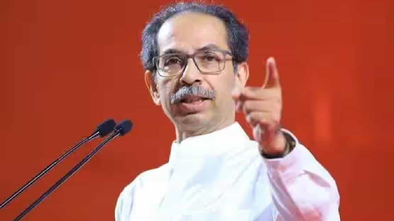 नरेंद्र मोदींच्या कितीही पिढ्या आल्या तरी शिवसेना संपवता येणार नाही!; उद्धव ठाकरेंचं मातोश्री बाहेर जोरदार भाषण