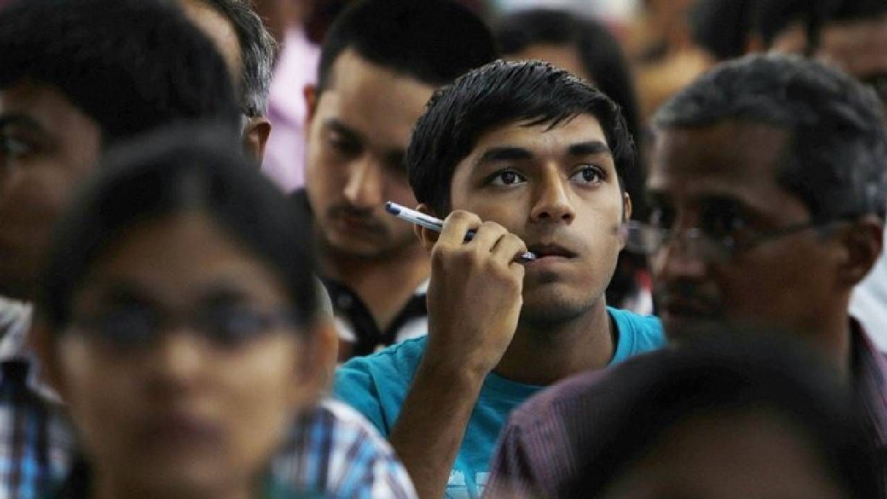 B.Tech आणि B.E मध्ये नेमका फरक काय? करिअर साठी कोणती पदवी फायदेशीर? B.Tech आणि B.E मध्ये नेमका फरक काय? करिअर साठी कोणती पदवी फायदेशीर?