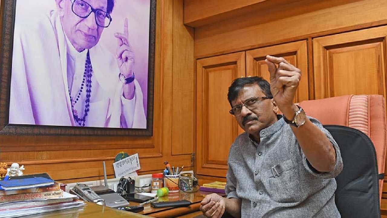 ... म्हणून भाजपने शिवसेनेवर दरोडा टाकला; सामनातून शिंदेगटाच्या बंडखोरीवर निशाणा