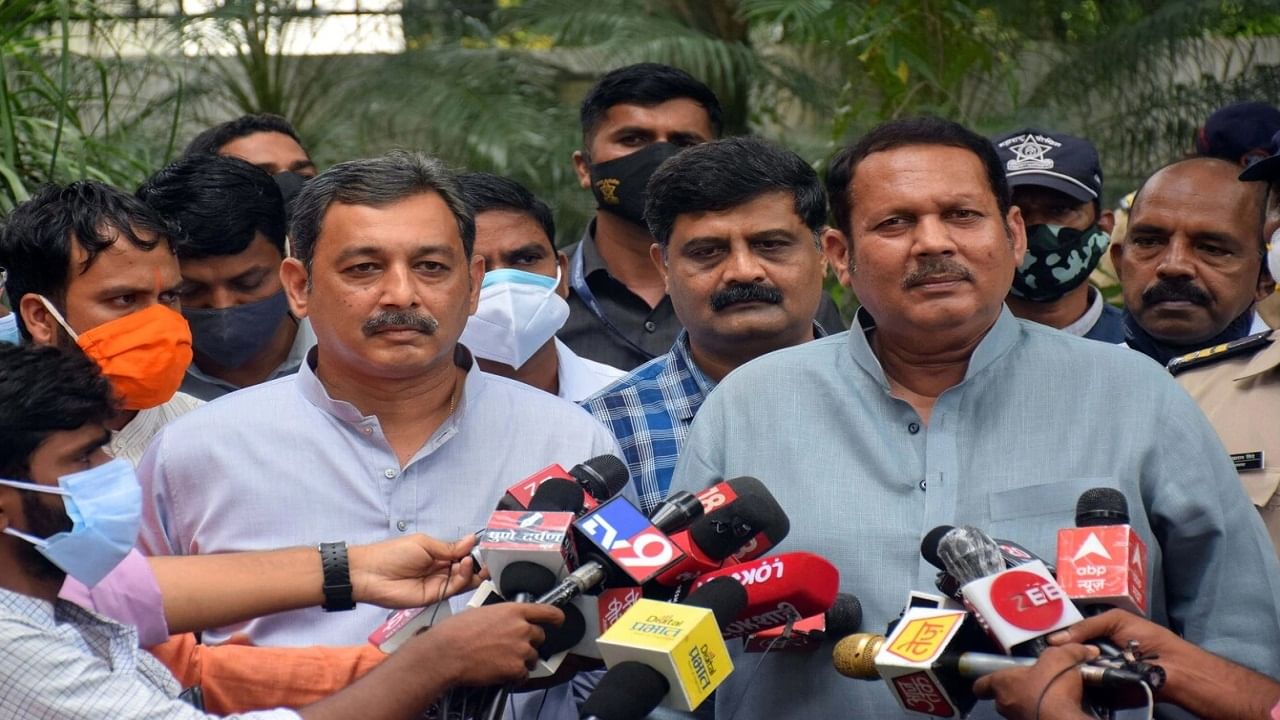 भावापेक्षा ते मित्र जास्त, नेहमी सहकार्य असेल पण...संभाजीराजे यांच्या राजकीय भूमीवर उदयनराजे म्हणाले... भावापेक्षा ते मित्र जास्त, नेहमी सहकार्य असेल पण...संभाजीराजे यांच्या राजकीय भूमीवर उदयनराजे म्हणाले...