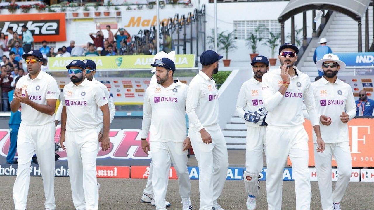 Ind vs Aus Test : बीसीसीआयने कसोटीमधून अखेर 'या' खेळाडूला दाखवला बाहेरचा रस्ता Ind vs Aus Test : बीसीसीआयने कसोटीमधून अखेर 'या' खेळाडूला दाखवला बाहेरचा रस्ता