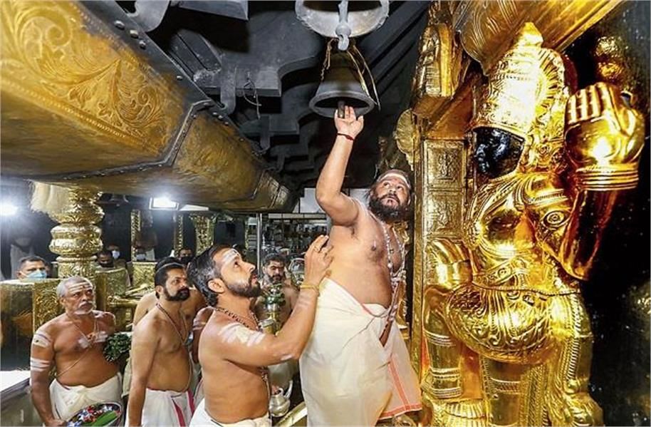 मंदिरात आलं कोट्यवधींचं दान, कर्मचारी पैसै मोजता मोजता थकले