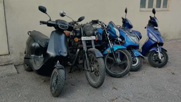 प्रेयसीला व्हॅलेन्टाईन गिफ्ट देण्यासाठी मोटारसायकलची चोरी, असा अडकला पोलिसांच्या जाळ्यात