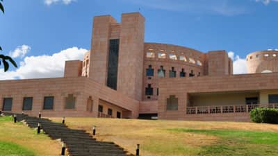 जगातील टॉप एमबीए स्कूलमध्ये कोणाचा नंबर वन, आपल्या एमबीए स्कूलचा क्रमांक कितवा ? फायनान्सिएल टाईम्सने केली यादी जाहीर