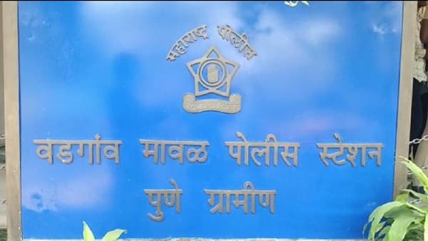 पोलिसात तक्रार दिल्याच्या रागातून गावगुंडांची कुटुंबाला मारहाण, मारहाणीची घटना मोबाईलमध्ये कैद