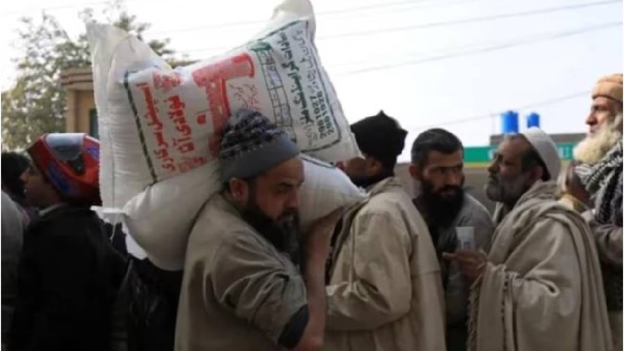 दूध २७० रुपये लीटर, चिकन ८०० रुपये किलो; पाकिस्तानात महागाईचा कहर