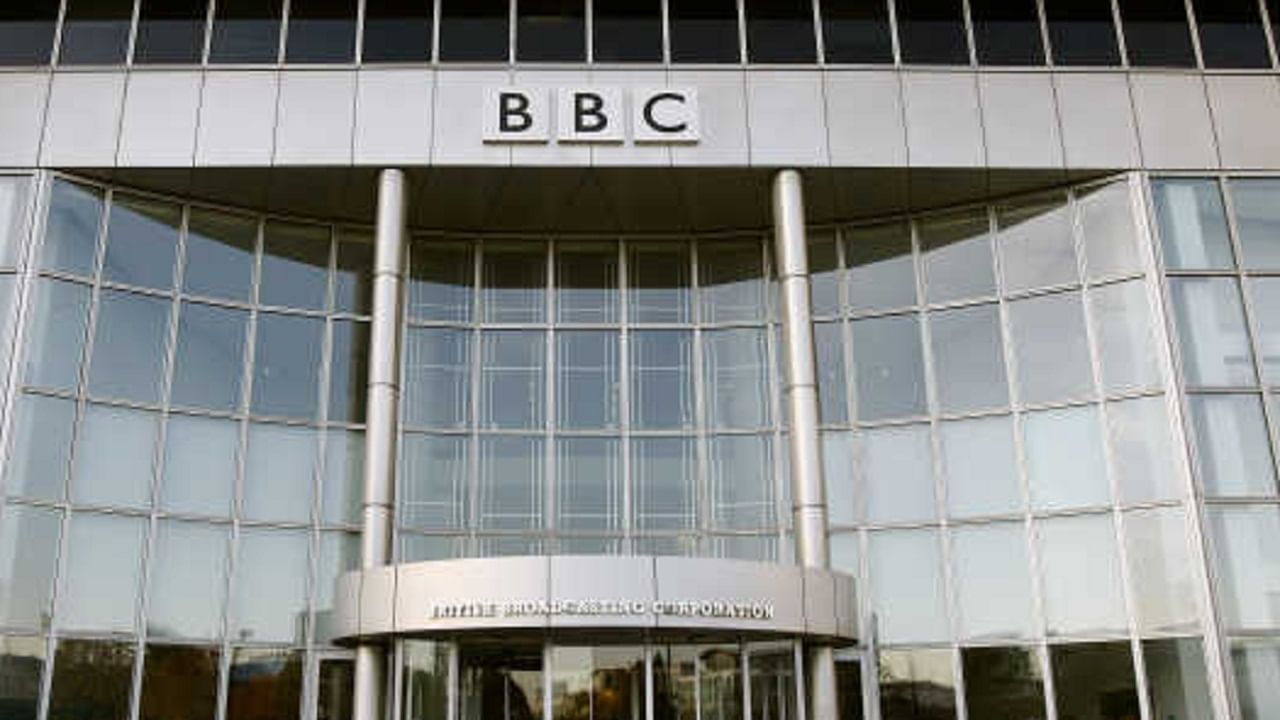 BBC च्या दिल्ली आणि मुंबई कार्यालयावर आयकर विभागाची धाड