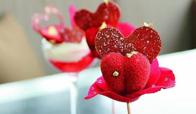 Valentine Day : हे कोट्स वाचा आणि ठरवा तुमचा व्हेलेंटाईन कसा आहे ते