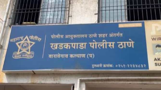 शेजारणीशी उद्धट बोलला, तरुणीसह कुटुंबीयांनी तरणाला बेदम चोपला; व्हिडिओ व्हायरल