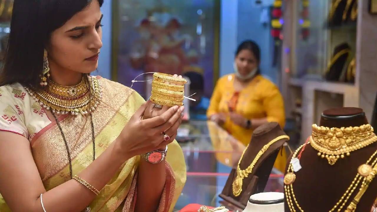 Gold Price Today : आज पुन्हा घसरले सोने-चांदी! गुंतवणूकदारांना खरेदीची सुवर्णसंधी