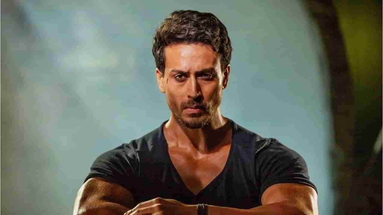 Tiger Shroff | टायगर श्रॉफ याचा नवा लूक पाहून चाहत्यांना बसला मोठा धक्का, अभिनेत्याने काहीही न खाता पिता...