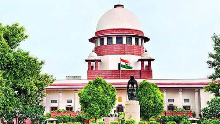 औरंगाबाद नामांतराचा चेंडू सर्वोच्च न्यायालयात; आज सुनावणी औरंगाबाद नामांतराचा चेंडू सर्वोच्च न्यायालयात; आज सुनावणी