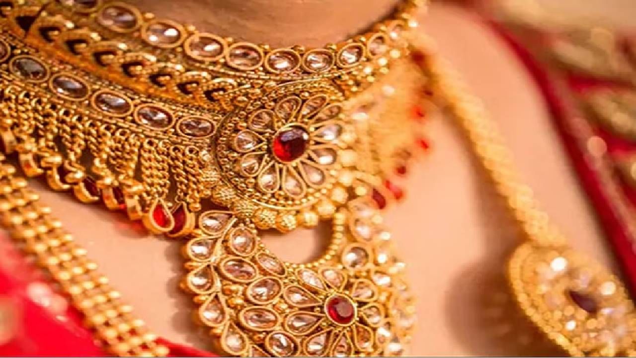 Today Gold Price : सोने होणार स्वस्त! आंतरराष्ट्रीय बाजारात किंमती झरझर घसरल्या, गाठला एक महिन्यातील नीच्चांक