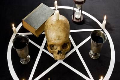 जादूटोणा करत असल्याच्या संशयातून वृद्ध दाम्पत्याला मारहाण, जखमी जोडप्याला रुग्णालयात नेले पण...