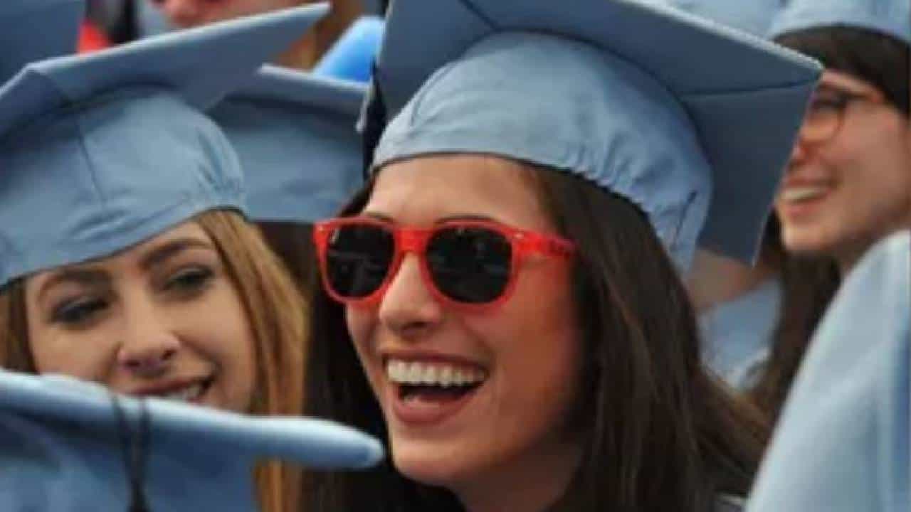 बारावीनंतर घ्या विदेशात शिक्षण; या पाच देशात चांगल्या संधी