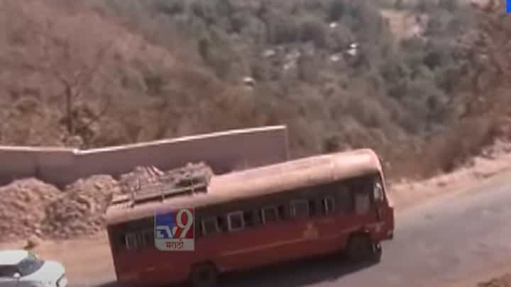 मुंबई-गोवा महामार्गावरील परशुराम घाटावर जीवघेणा प्रवास बघा व्हिडीओ मुंबई-गोवा महामार्गावरील परशुराम घाटावर जीवघेणा प्रवास बघा व्हिडीओ