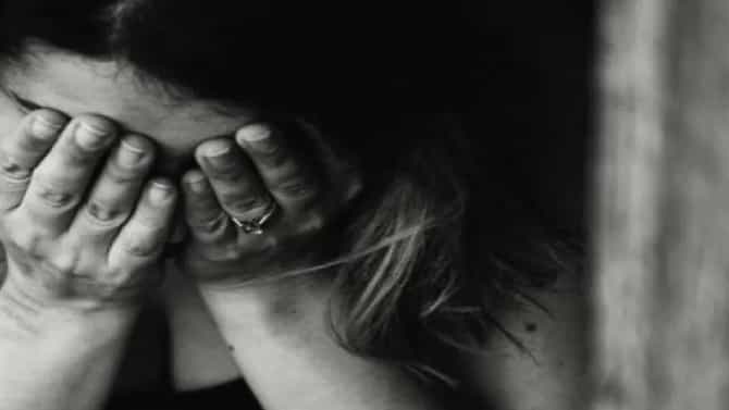 शिवसेनेच्या माजी मंत्र्यावर बलात्काराचा गुन्हा; चाकूचा धाक दाखवून महिलेवर अत्याचार...