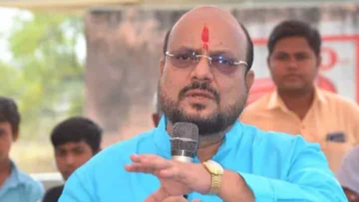 मंत्री गुलाबराव पाटील यांच्या कामावर भाजपच्या खासदाराची नाराजी; म्हणाले... मंत्री गुलाबराव पाटील यांच्या कामावर भाजपच्या खासदाराची नाराजी; म्हणाले...