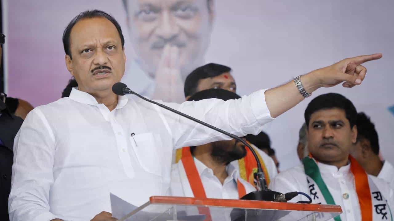 सरकार आठ महिने... म्हणत अजित पवारांनी सभागृहातच वाचला पाढा