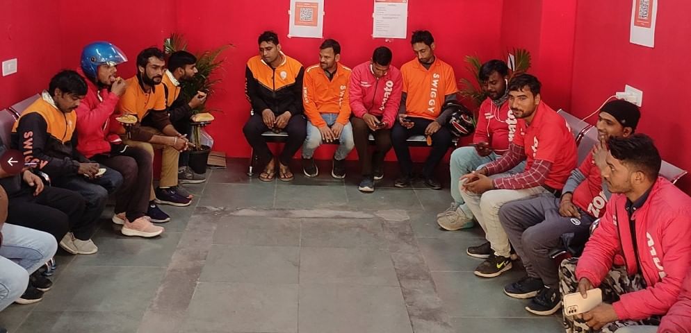 पापी पेट का सवाल है, झोमॅटोने डिलिव्हरी बॉयसाठी एक खास सोय केली आहे, शेवटी त्यांनाही पोट आहे... पापी पेट का सवाल है, झोमॅटोने डिलिव्हरी बॉयसाठी एक खास सोय केली आहे, शेवटी त्यांनाही पोट आहे...