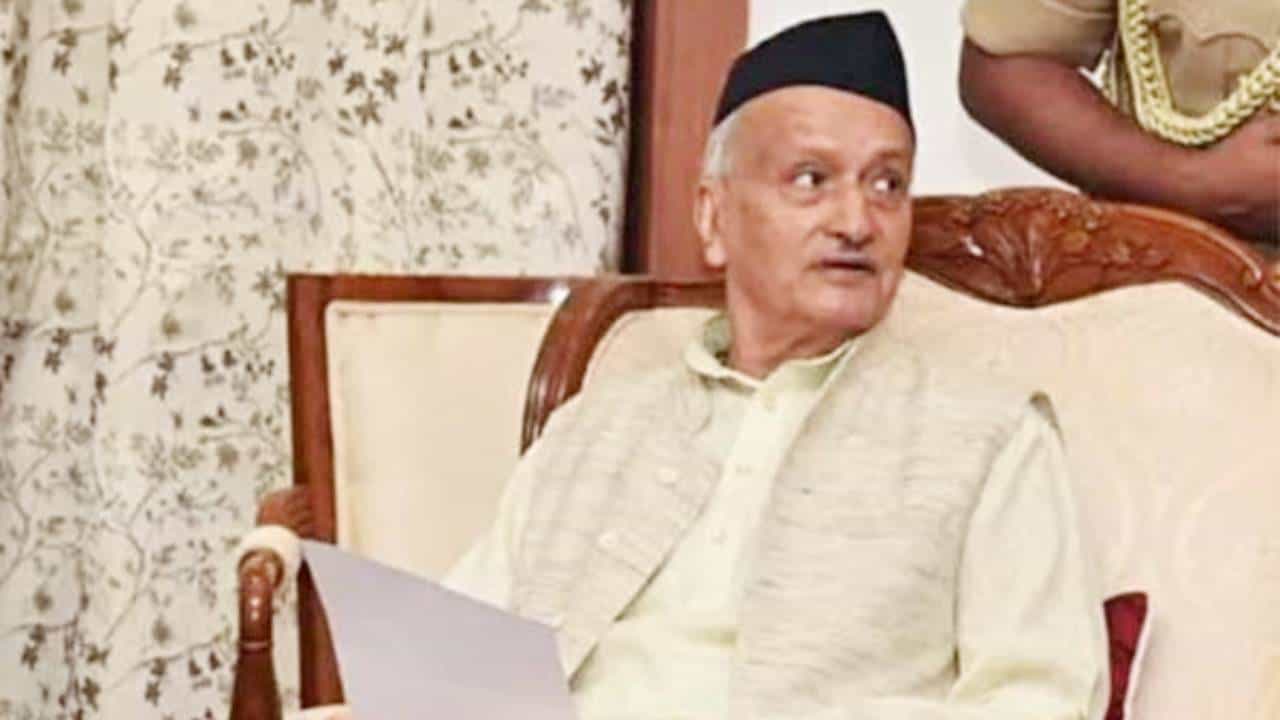 'एक काळा टोपीवाला होता...', उद्धव ठाकरे यांची भगतसिंह कोश्यारी यांच्यावर सडकून टीका; बघा व्हिडीओ 'एक काळा टोपीवाला होता...', उद्धव ठाकरे यांची भगतसिंह कोश्यारी यांच्यावर सडकून टीका; बघा व्हिडीओ