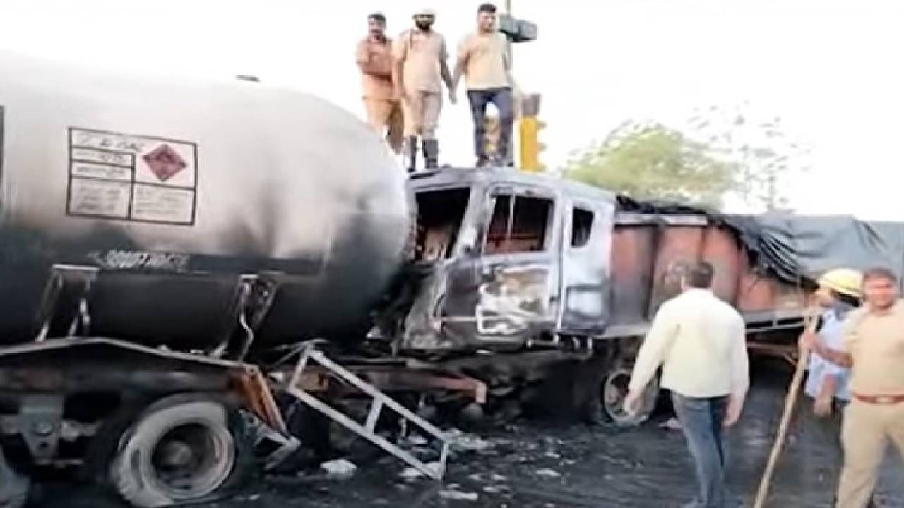 Petroleum Tanker Burnt : पेट्रोलियम टँकर-ट्रेलरमध्ये धडक; तीन जण आगीत होरपळले