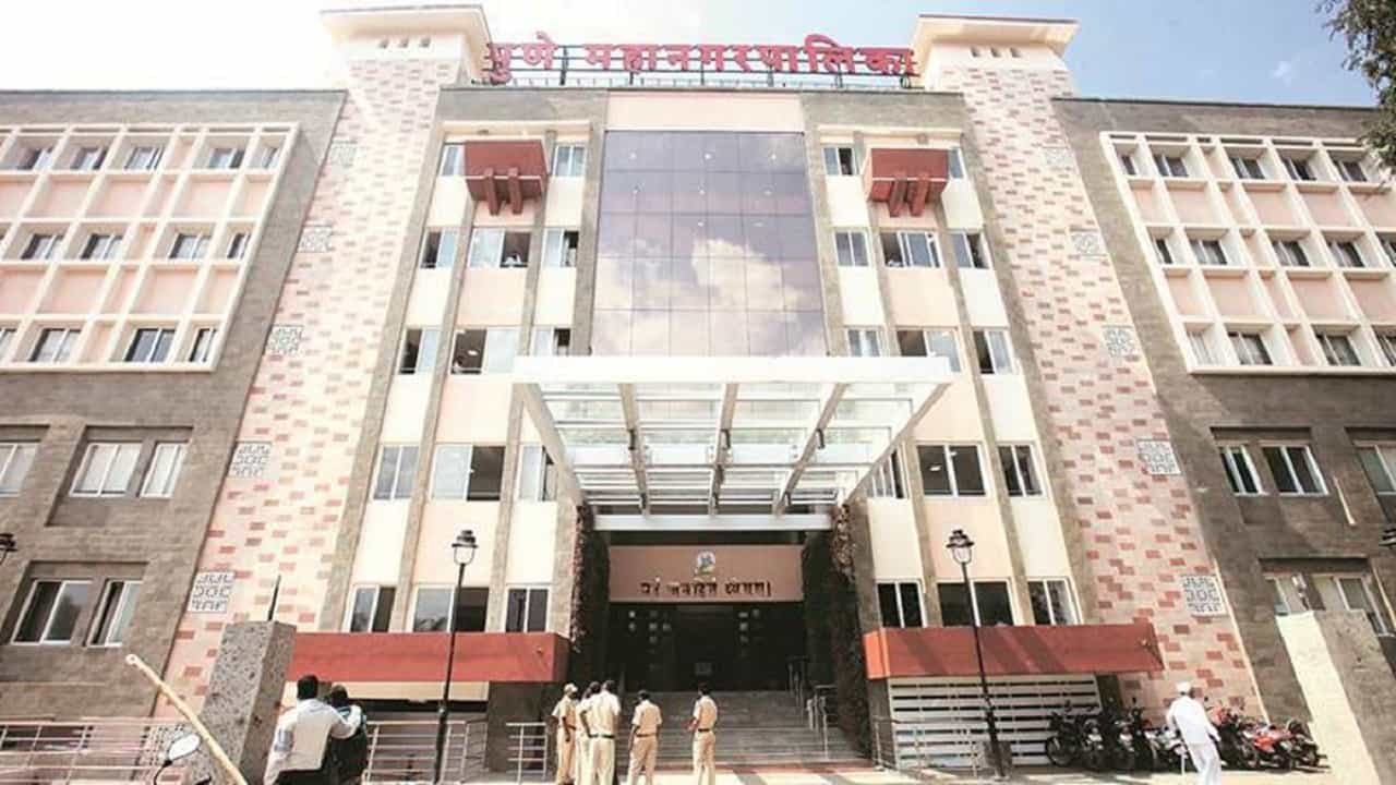 पुणे महापालिकेचा पुणेकरांना मोठा दिलासा, कराबाबत कोणता घेतला निर्णय? बघा व्हिडीओ पुणे महापालिकेचा पुणेकरांना मोठा दिलासा, कराबाबत कोणता घेतला निर्णय? बघा व्हिडीओ