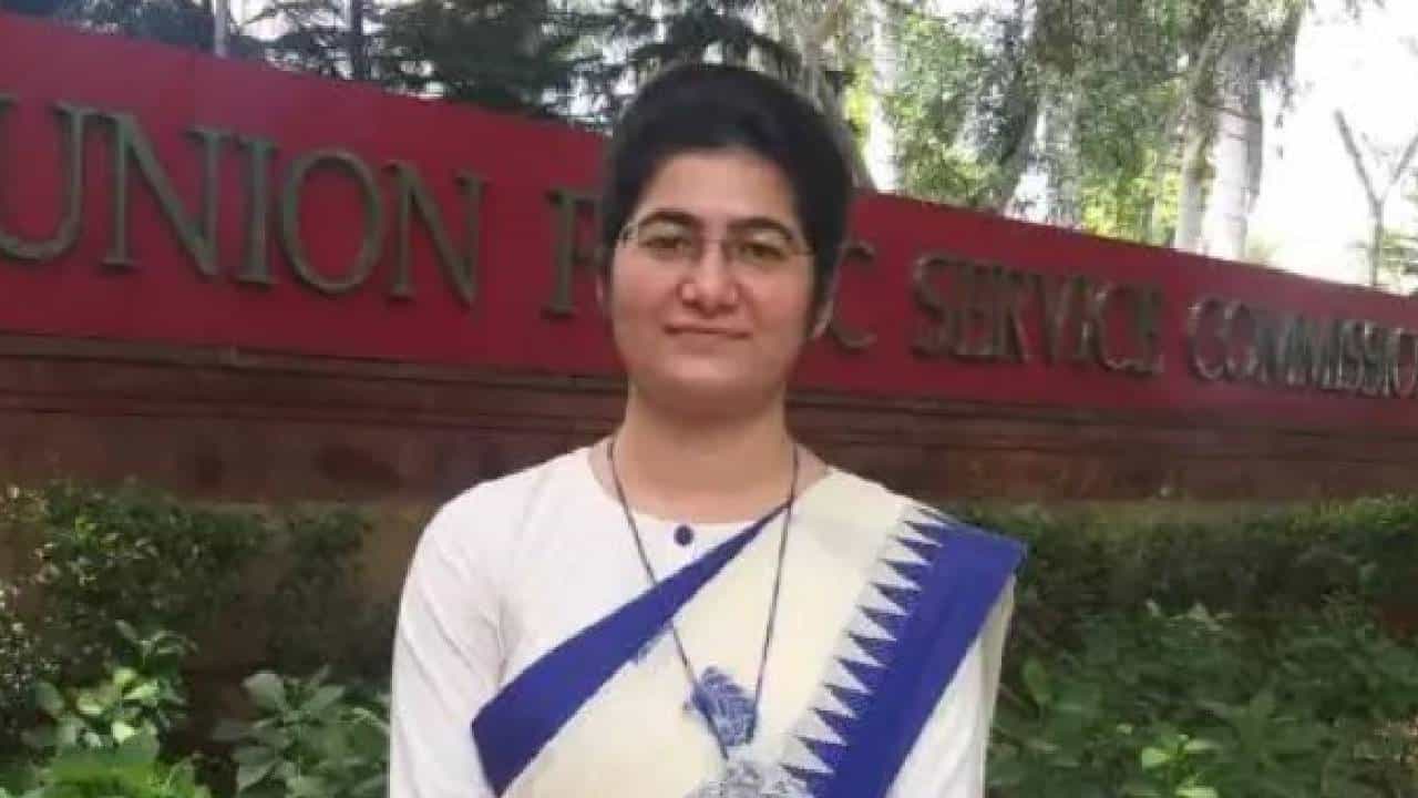 भाऊ आर्मीत गेला, उरीत हल्ला झाला; दिव्या मिश्रा यांनी ठरवलं ध्येय आयएएसचं