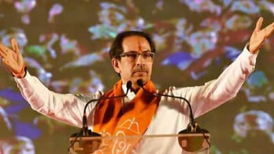 मातोश्री बाहेर येऊन उद्धव ठाकरेंची तुफान बॅटींग, जिप्सीवरुन भाषण करत करुन दिली बाळासाहेबांची आठवण