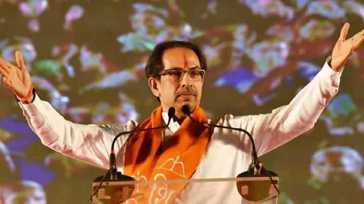 ठाकरे घराण्याचा व्हीप आम्ही मानतो, कुण्या गद्दाराचा नाही; ठाकरे गटाच्या आमदाराची आक्रमक भूमिका ठाकरे घराण्याचा व्हीप आम्ही मानतो, कुण्या गद्दाराचा नाही; ठाकरे गटाच्या आमदाराची आक्रमक भूमिका