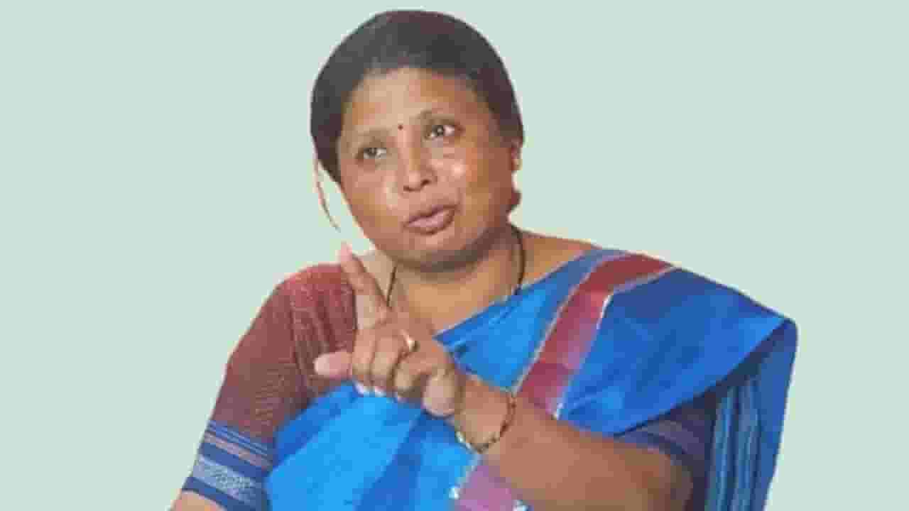 एसटी प्रवासात ५० टक्के सूट देण्यापेक्षा..., सुषमा अंधारे यांचा शिंदे-फडणवीस सरकारवर हल्लाबोल